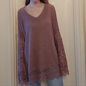 ANDTHEWHY Women’s Dusty Rose V-Neck Lace Sleeve Long Sleeve Top
